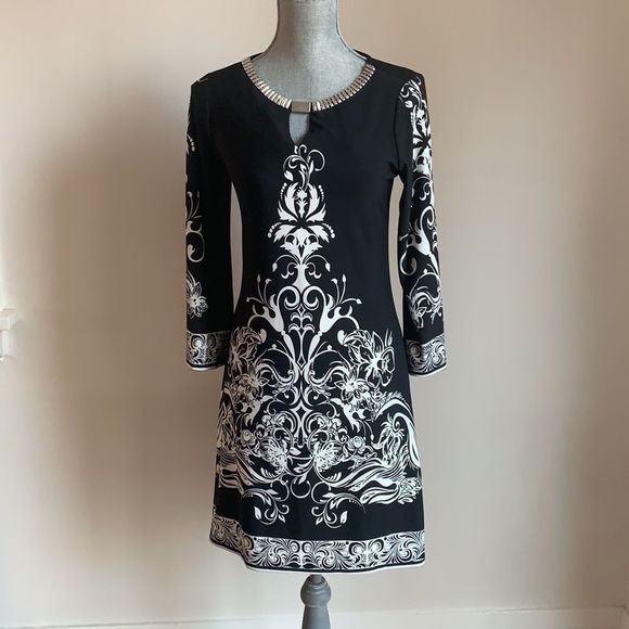 🌈 3$/20 Haani black and white bell sleeve party dress w beaded neck - Picture 2 of 8